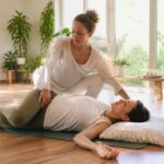 explorez la yogathérapie, une approche innovante où le yoga se transforme en un véritable soin pour améliorer votre bien-être physique et mental.