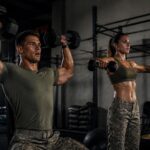 découvrez des exercices militaires efficaces pour renforcer vos épaules et obtenir une carrure d'acier. améliorez votre force et votre posture dès aujourd'hui.
