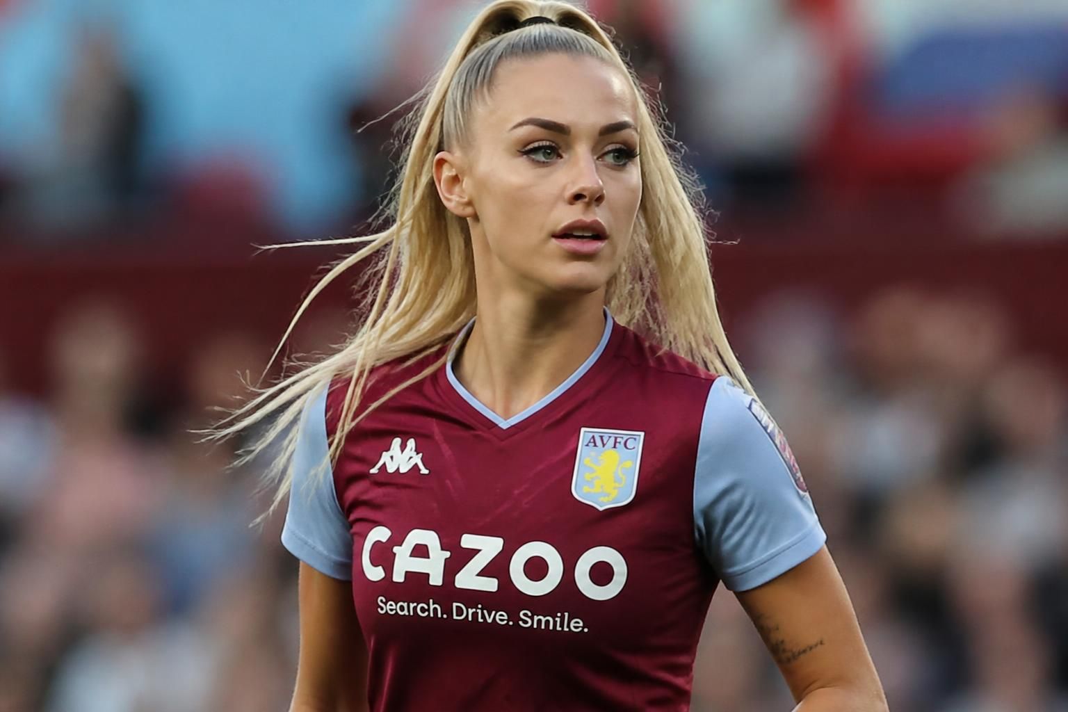 découvrez le portrait d'alisha lehmann, une étoile montante du football féminin, et suivez son parcours inspirant dans l'univers du sport.