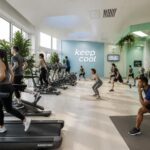 plongez dans l'univers unique de keep cool et découvrez l'histoire inspirante de cette salle de sport innovante qui allie bien-être, technologie et convivialité.