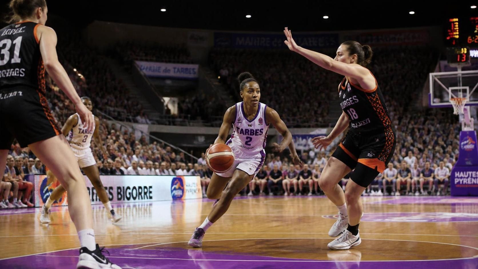 découvrez le championnat de france féminin de basket-ball, où l'élite du basketball féminin s'affronte dans des matchs passionnants alliant talent, adrénaline et esprit d'équipe.
