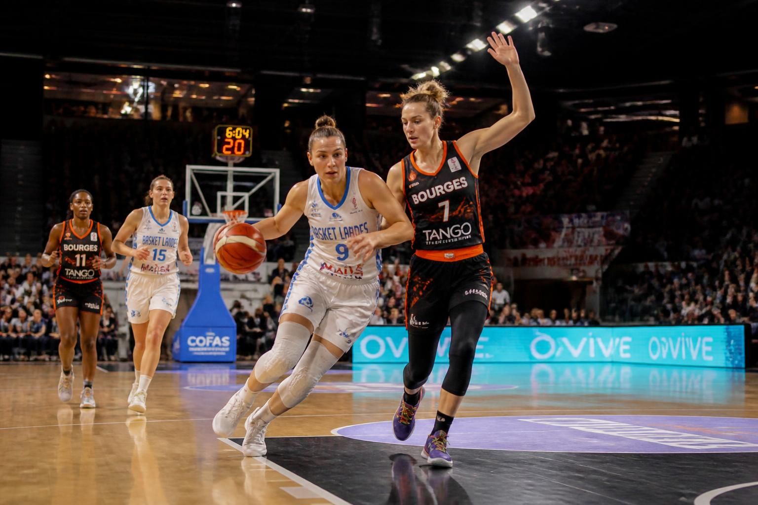 découvrez le championnat de france féminin de basket-ball, la compétition qui rassemble l'élite du basketball féminin français pour des matchs intenses et passionnants.