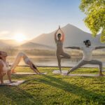 découvrez les postures essentielles du yoga pour améliorer votre bien-être et retrouver un équilibre corporel et mental optimal.